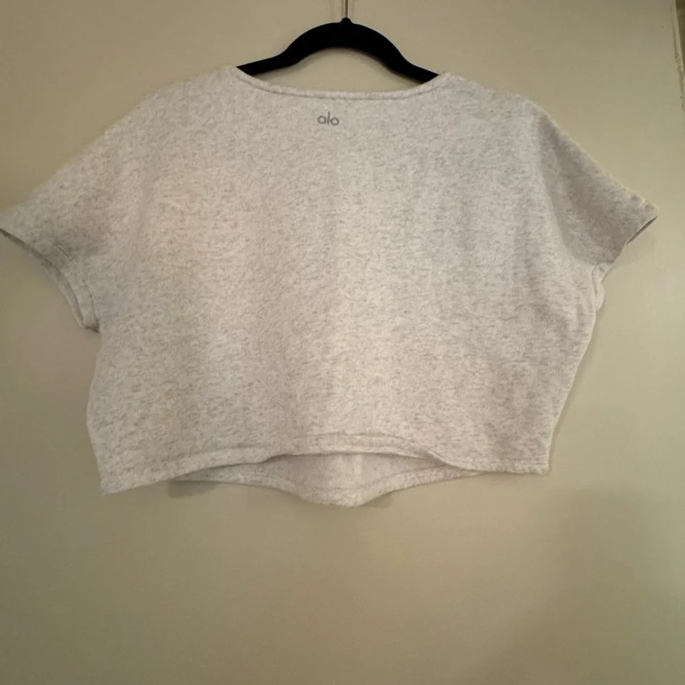 ALO Yoga Heather Gray Cropped Mesh V-Neck Top
